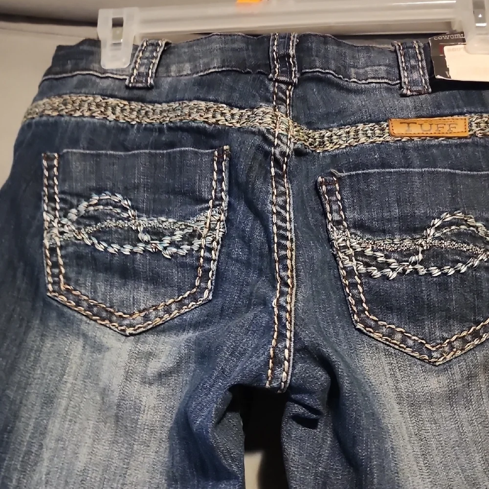 Cowgirl Tuff NWT Trailblaibers Blue Denim Jeans with Embroidery In Size 29